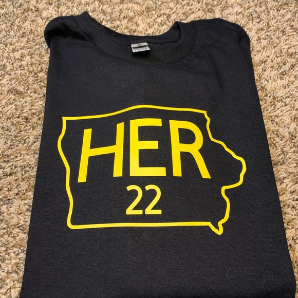 Caitlin Clark Iowa Basketball Her T-Shirt Size Small - Picture 3 of 5